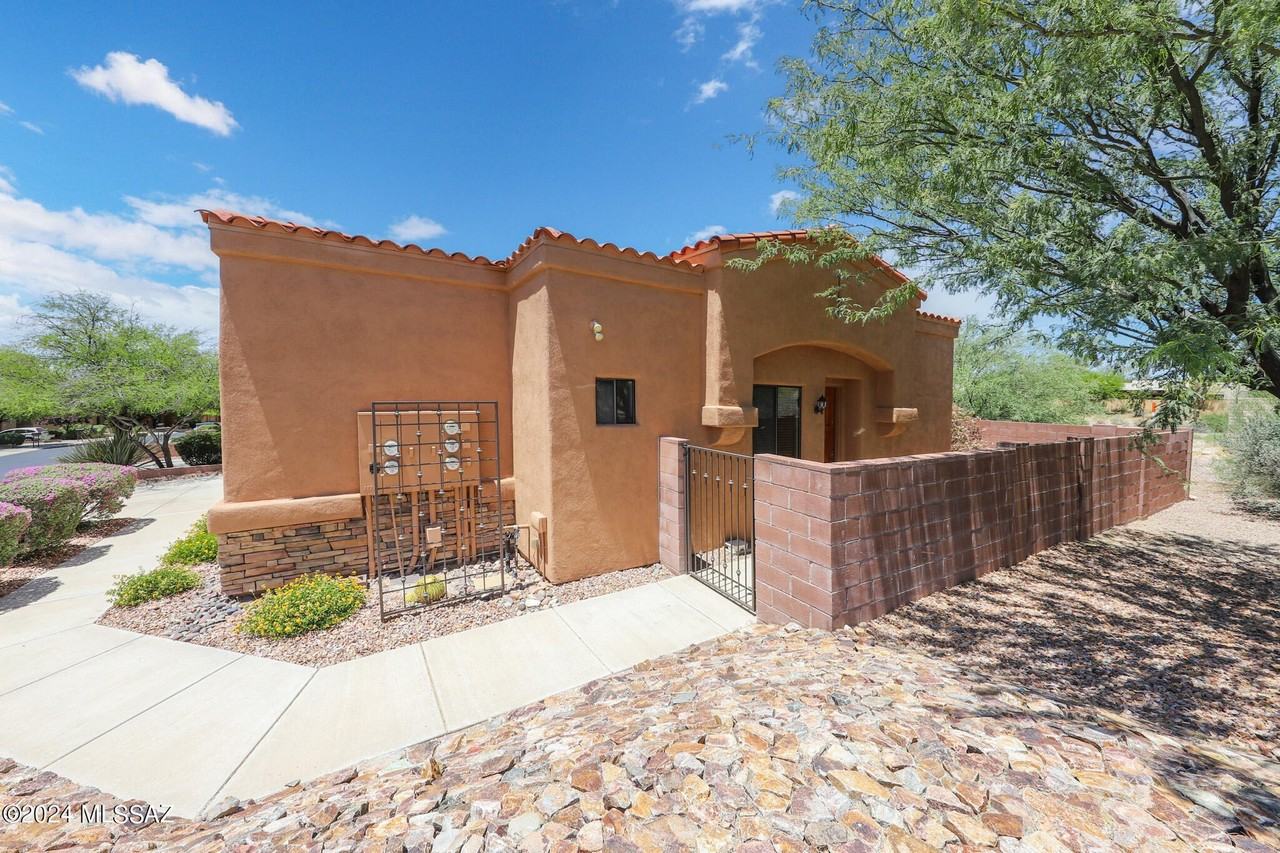 665 E Weckl Pl - Photo 4 of 29