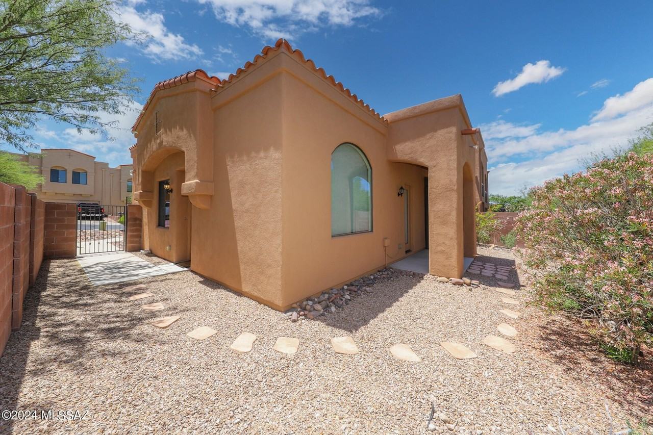 665 E Weckl Pl - Photo 5 of 29