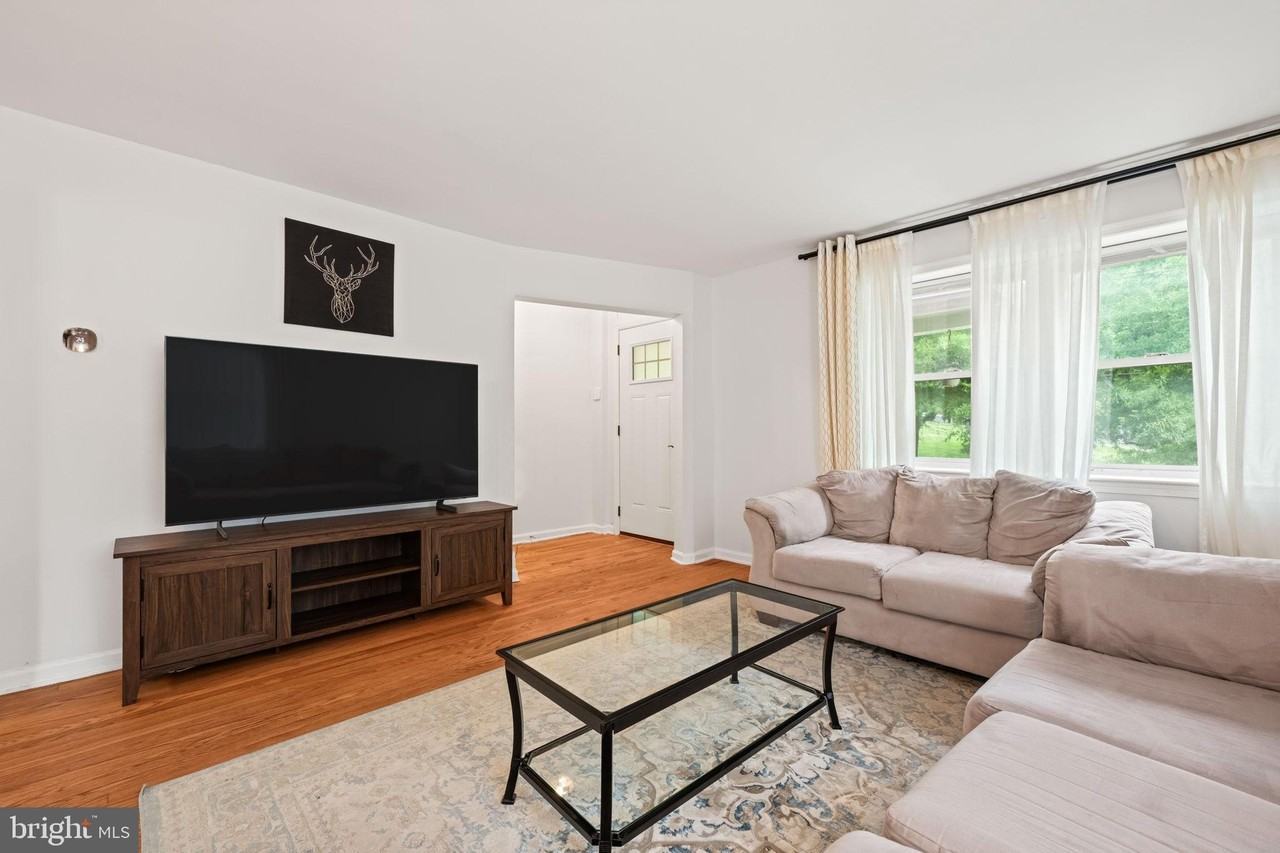 139 Hawaii Ave Ne - Photo 3 of 22