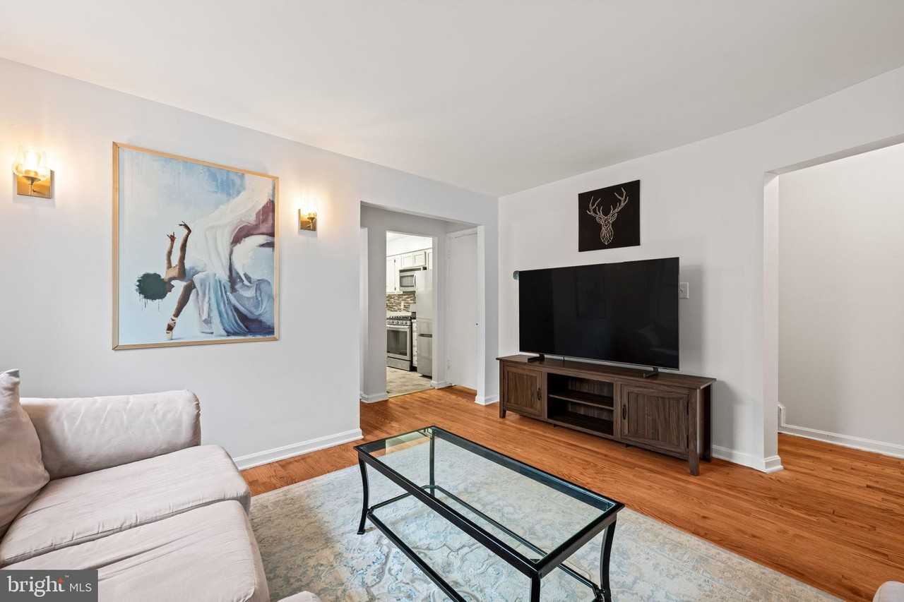 139 Hawaii Ave Ne - Photo 4 of 22