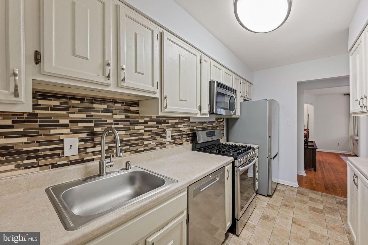 139 Hawaii Ave Ne - Photo 7 of 22