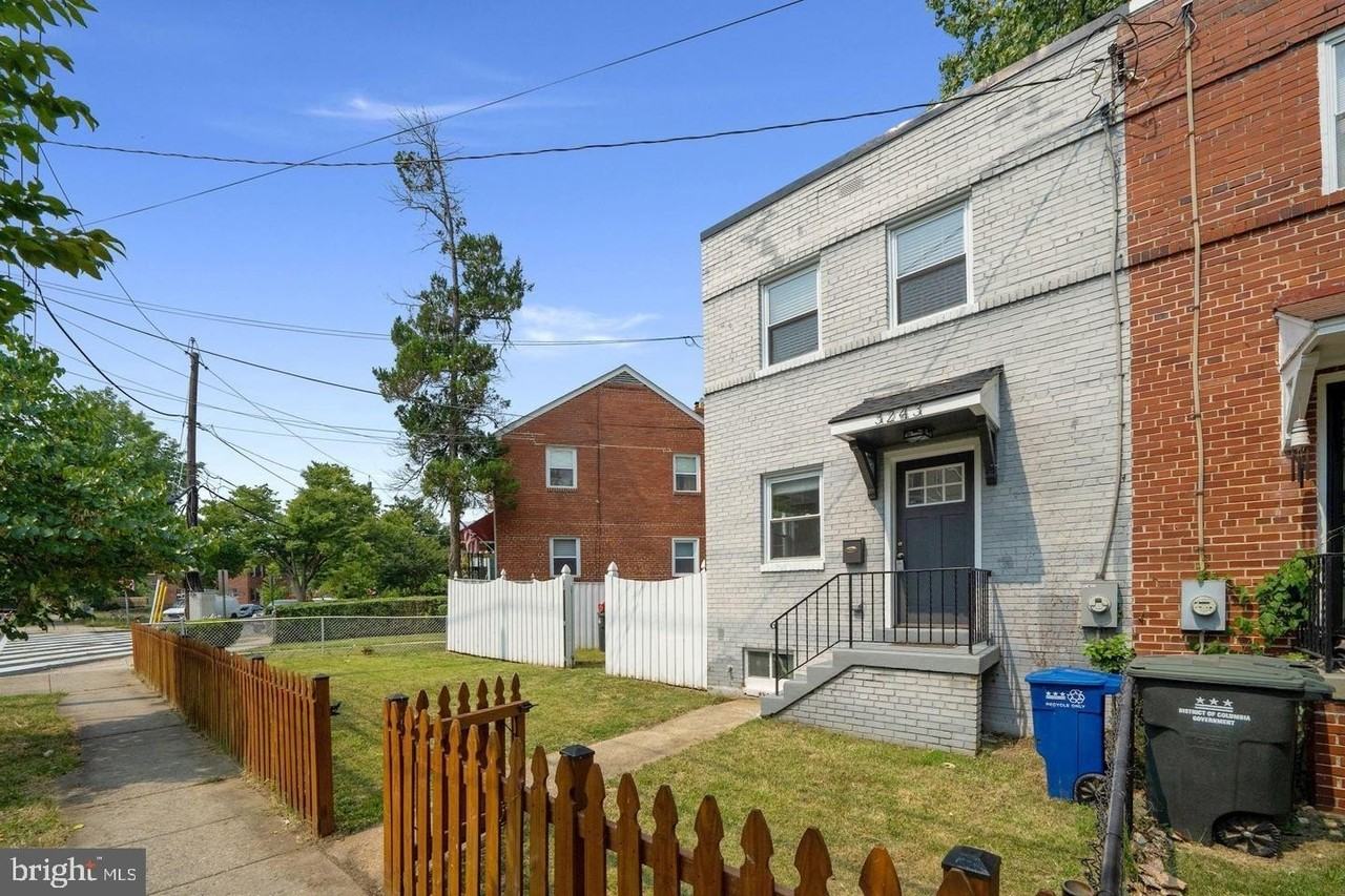 3243 15th Pl Se - Photo 2 of 18