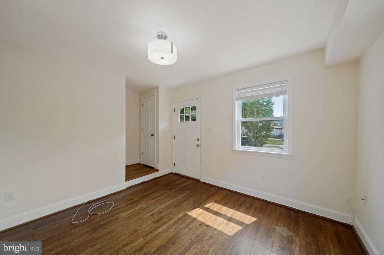3243 15th Pl Se - Photo 4 of 18