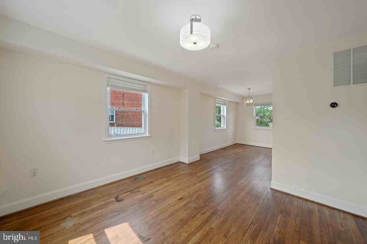 3243 15th Pl Se - Photo 5 of 18