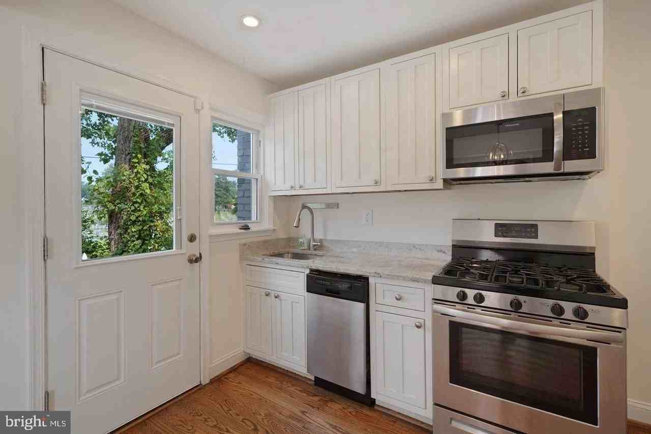 3243 15th Pl Se - Photo 7 of 18