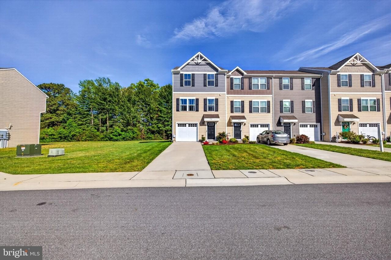 6364 Pebblebrook Dr - Photo 4 of 32