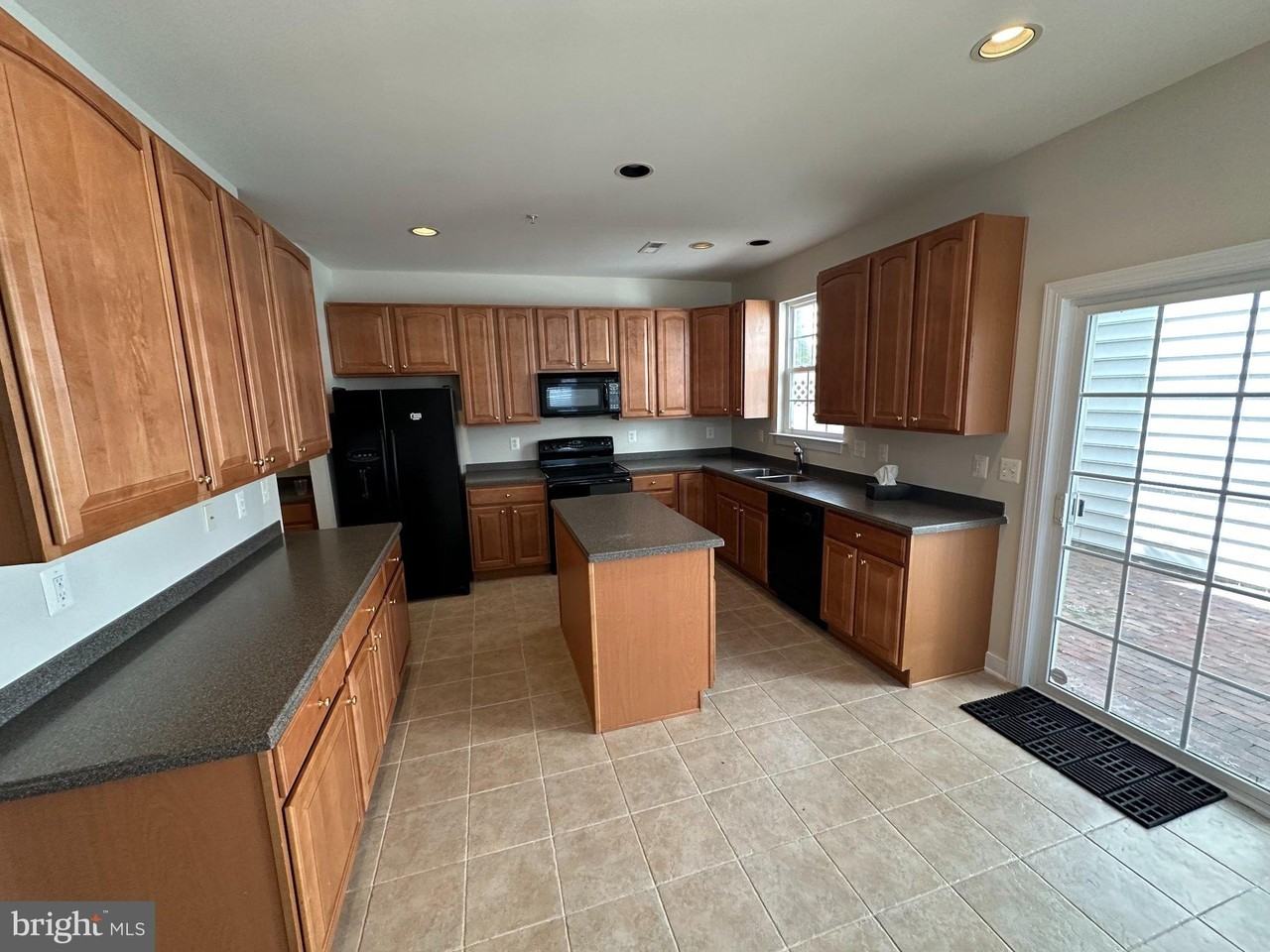 33176 Denton St - Photo 7 of 8