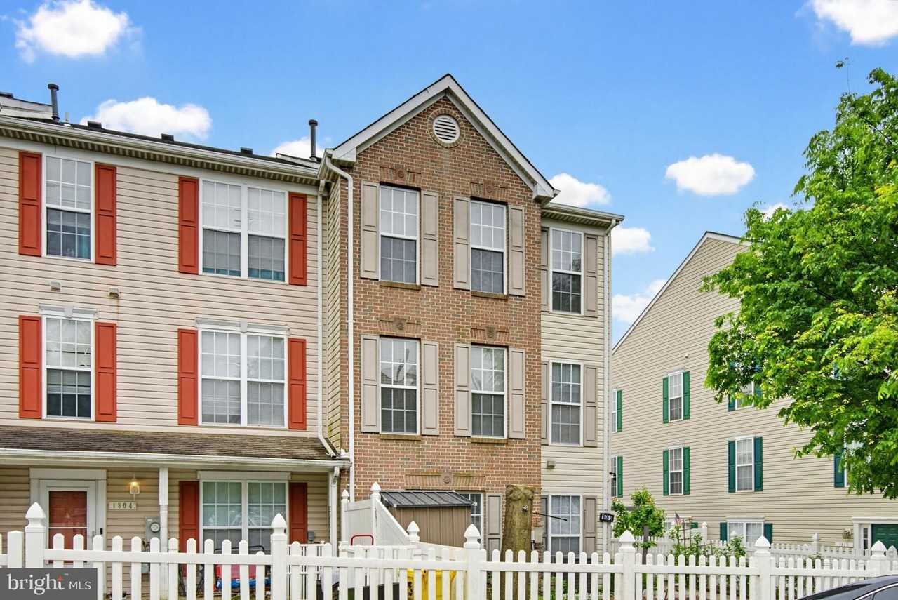 1806 Watch House Cir N - Photo 2 of 39