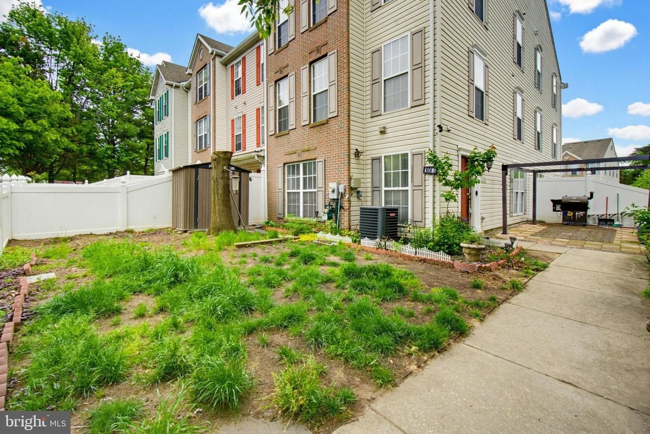 1806 Watch House Cir N - Photo 4 of 39