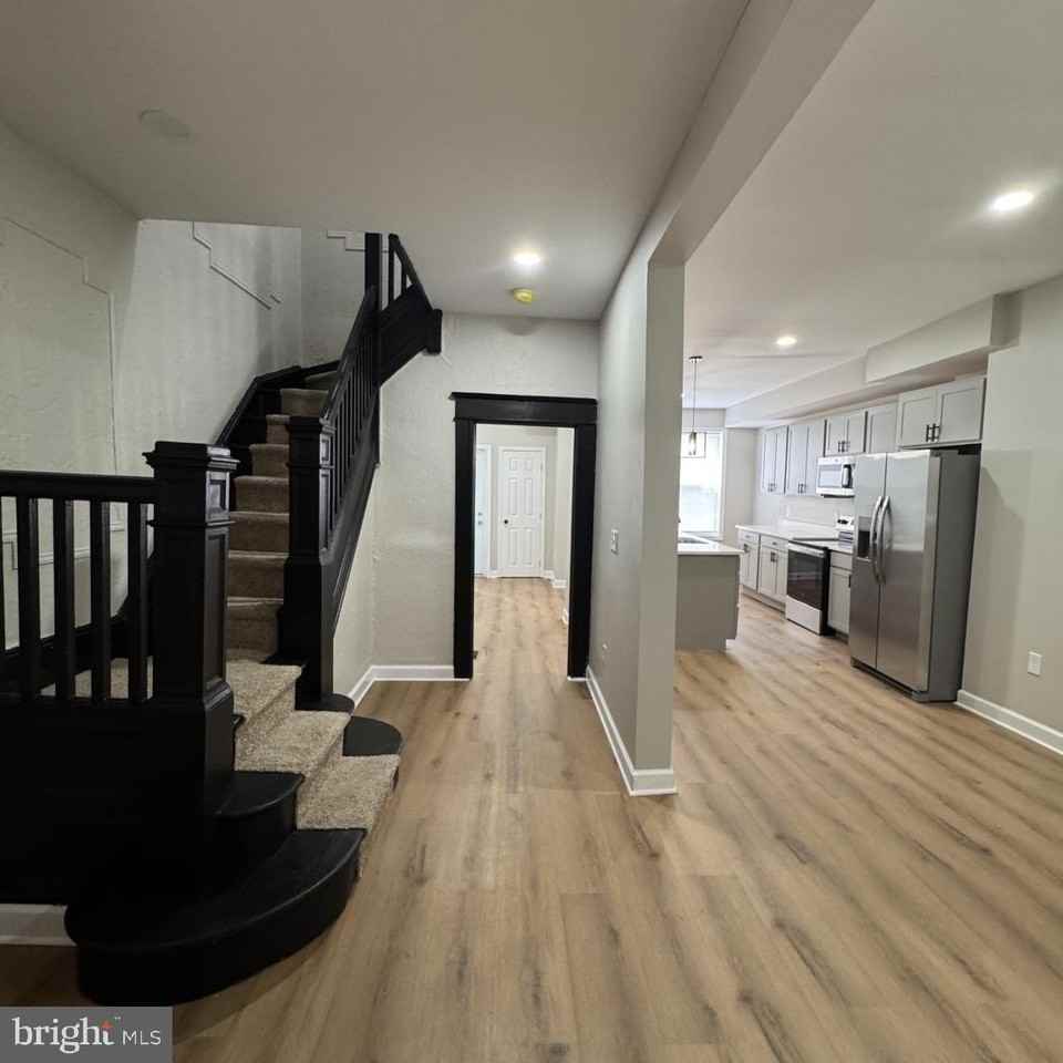 2216 Whittier Ave - Photo 5 of 15