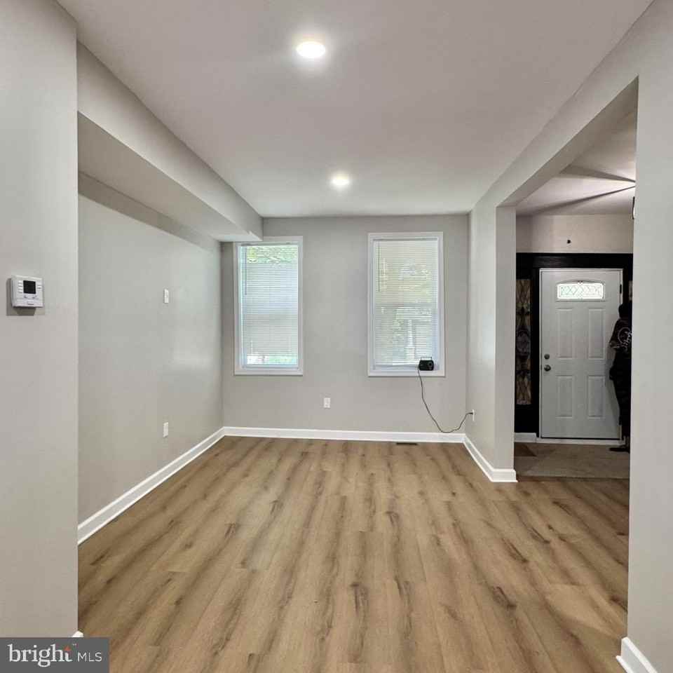 2216 Whittier Ave - Photo 7 of 15