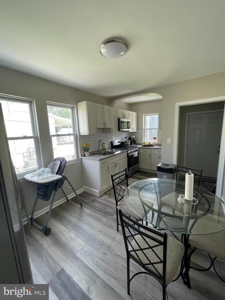 105 Williams Ave - Photo 3 of 12