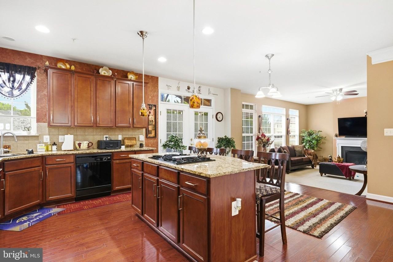 2984 Devonfield Ave - Photo 3 of 32