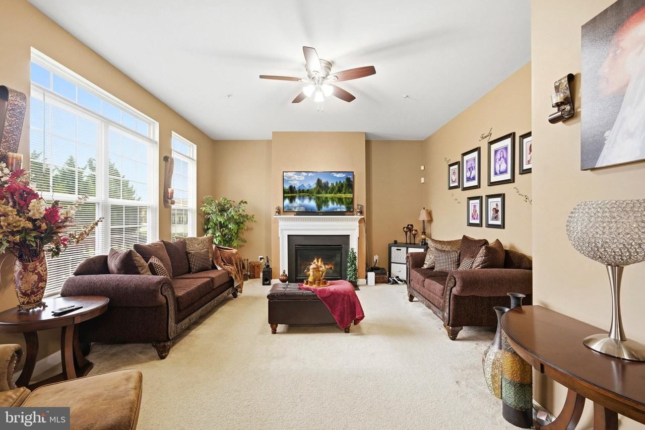 2984 Devonfield Ave - Photo 4 of 32