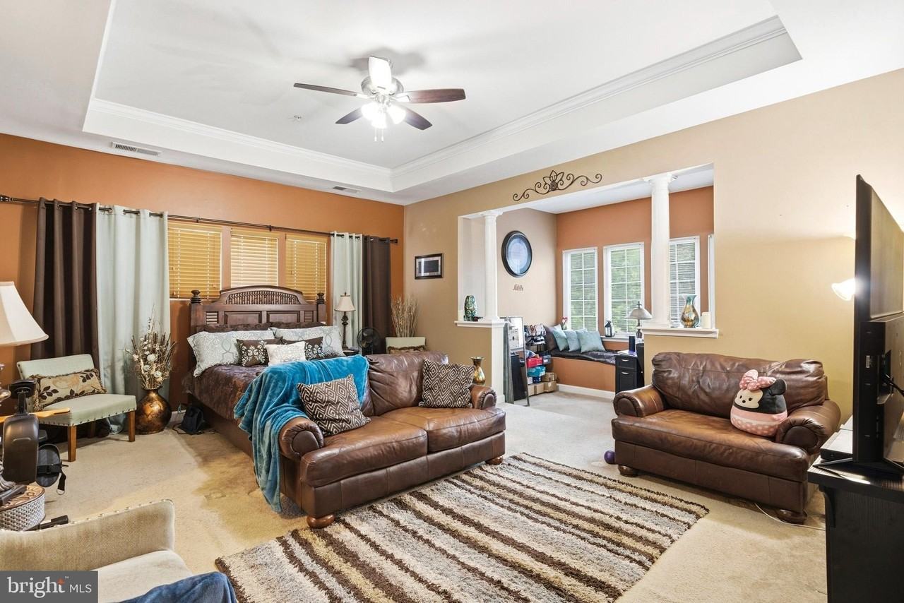 2984 Devonfield Ave - Photo 6 of 32