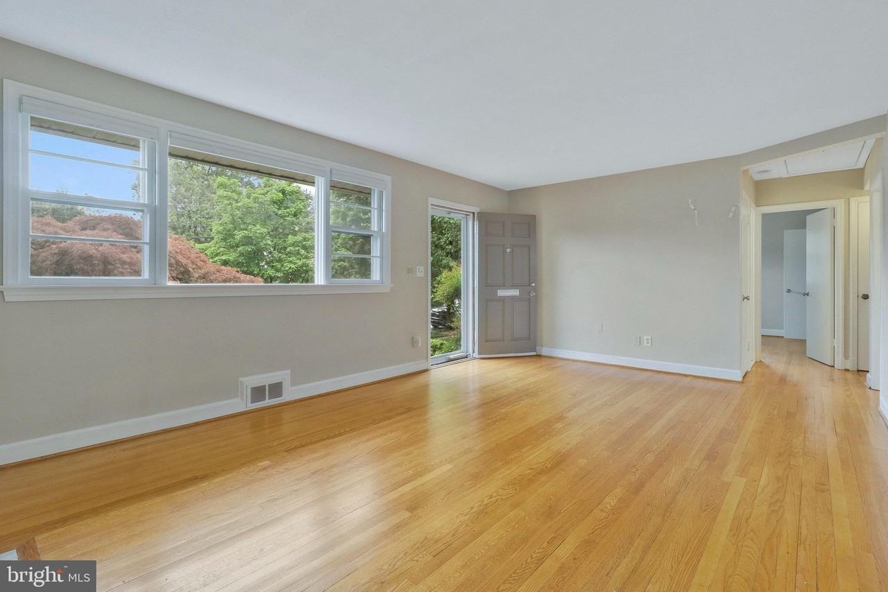 1907 Alberti Dr - Photo 5 of 19