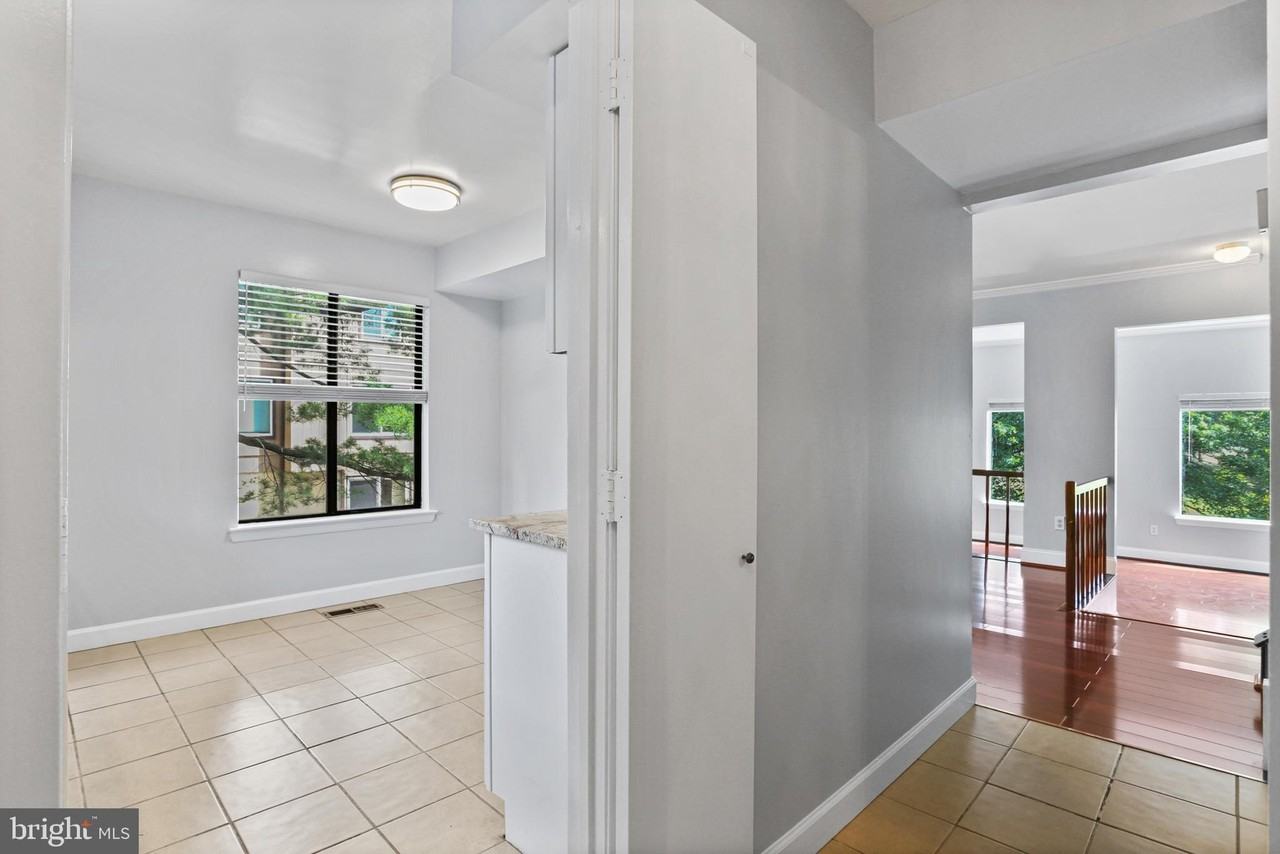 10667 Muirfield Dr - Photo 4 of 33