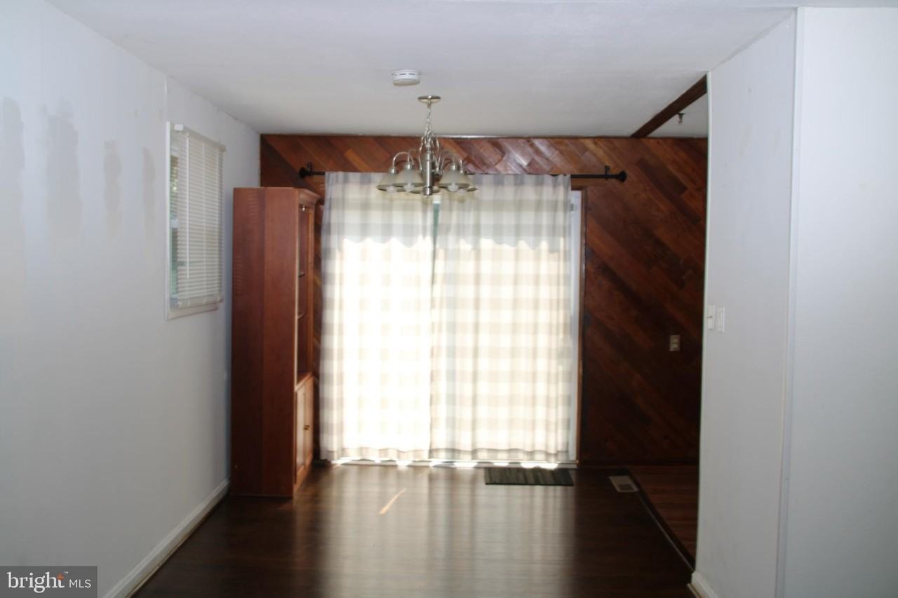 12010 Ashley Dr - Photo 2 of 23