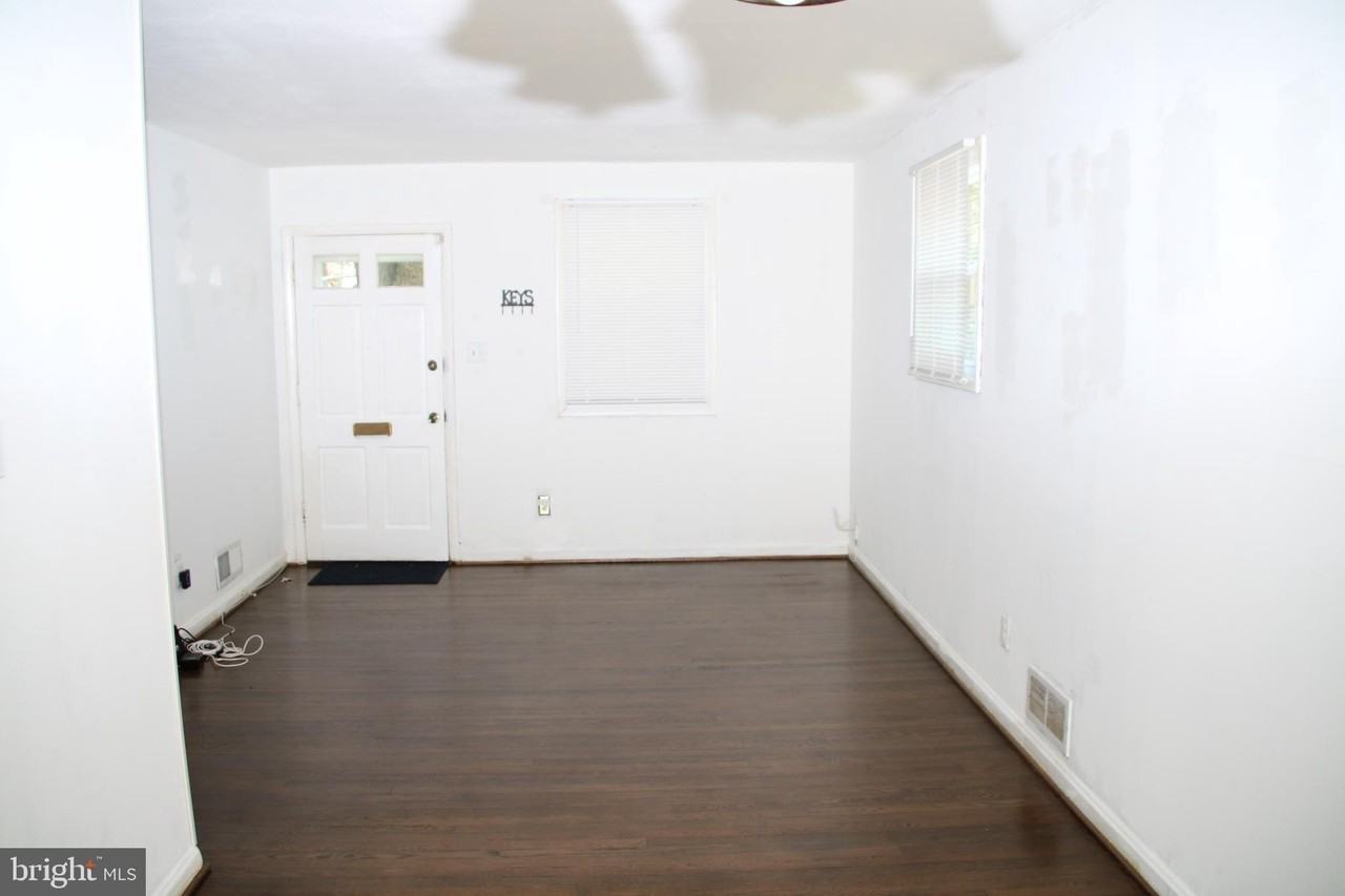 12010 Ashley Dr - Photo 5 of 23