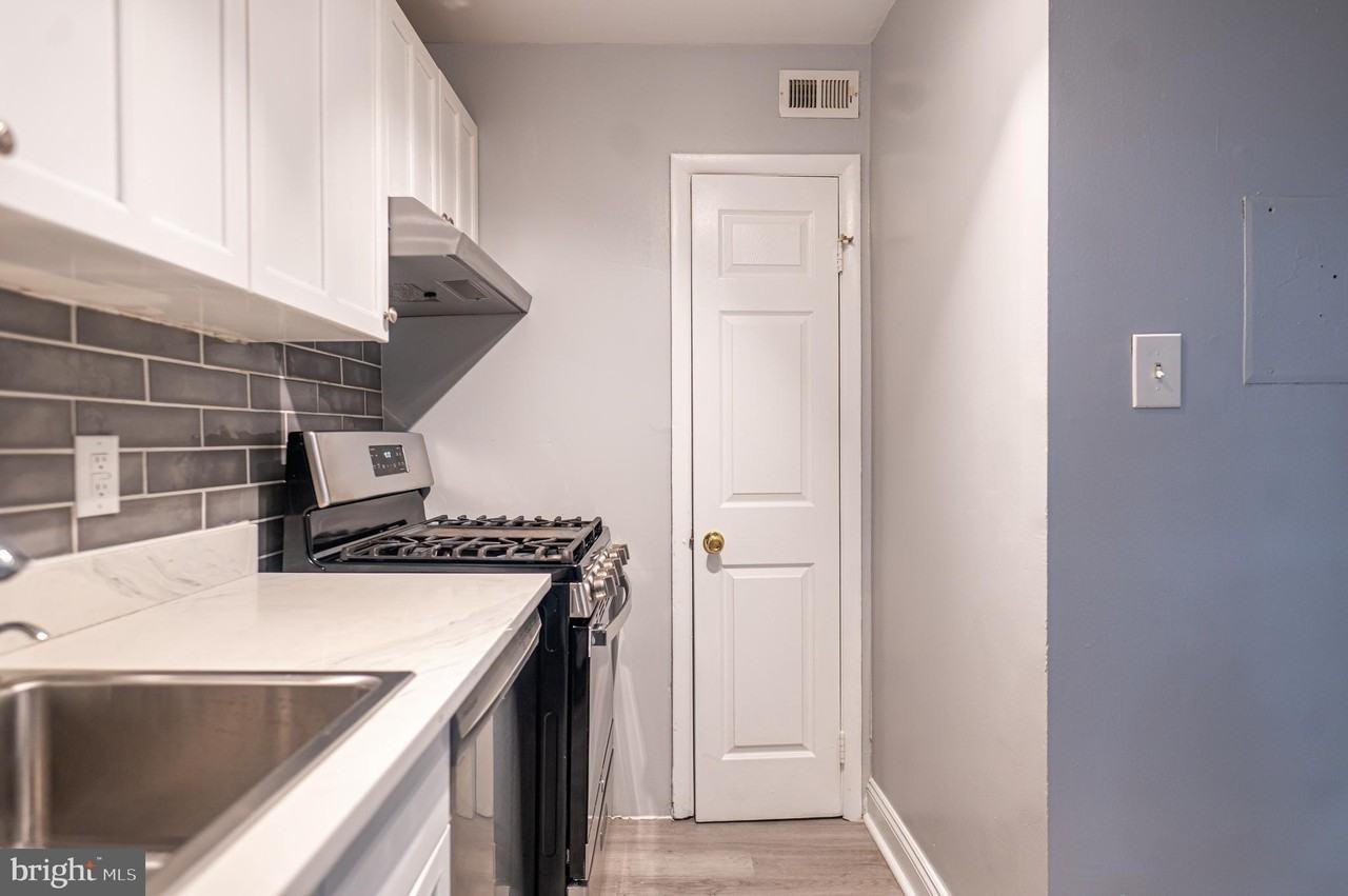12211 Braxfield Ct #7 - Photo 4 of 20