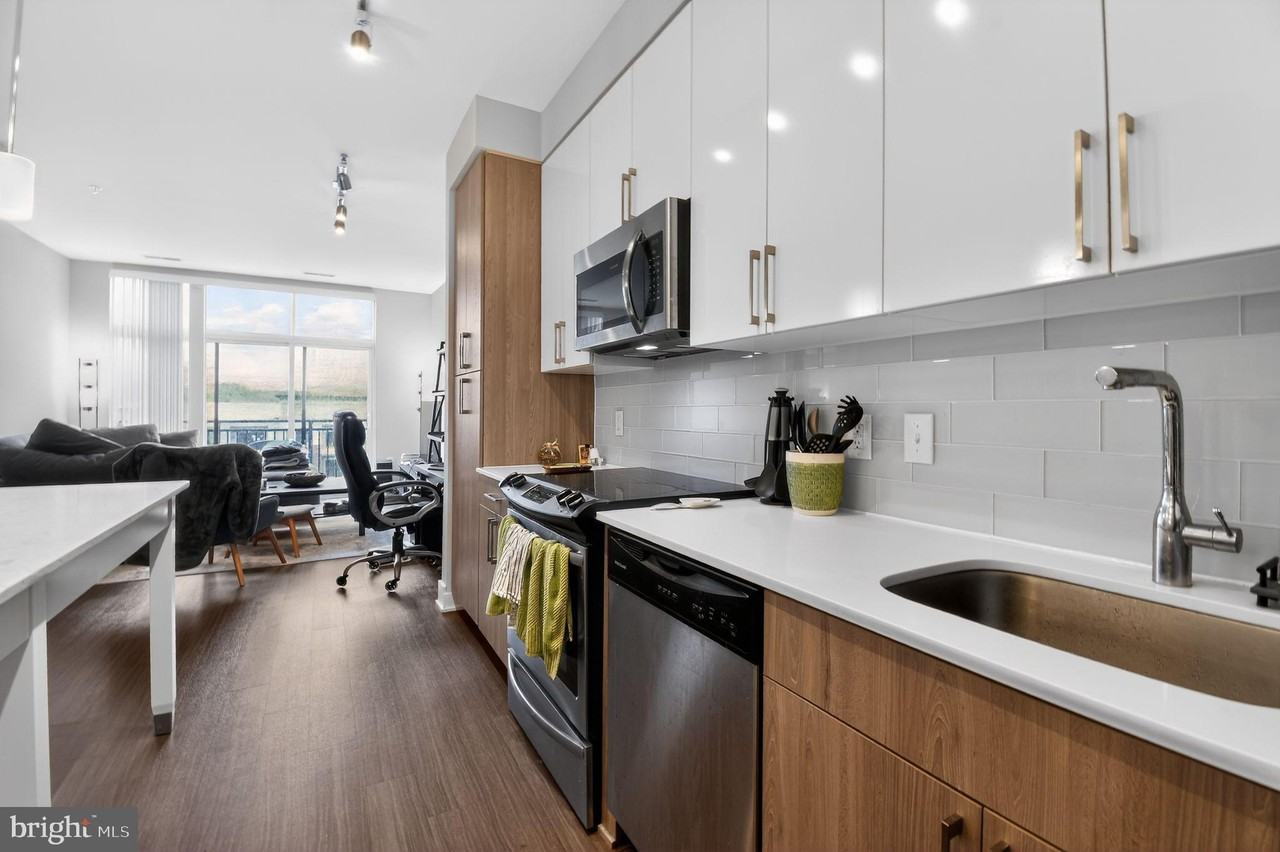 145 Riverhaven Dr #549 - Photo 2 of 41