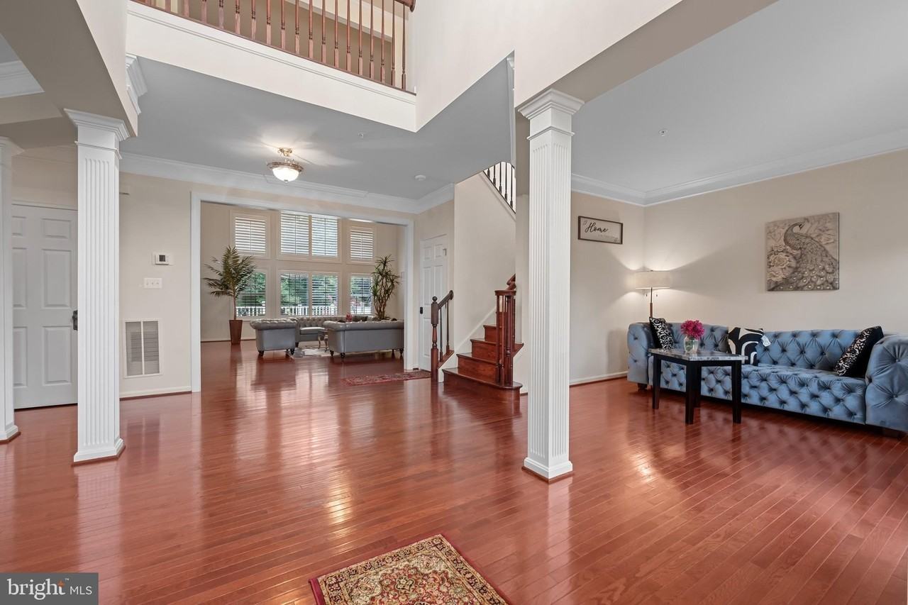 11810 Tregiovo Pl - Photo 4 of 39