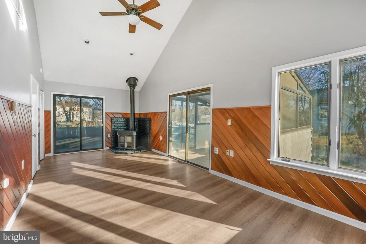 101 Railroad Blvd - Photo 4 of 24