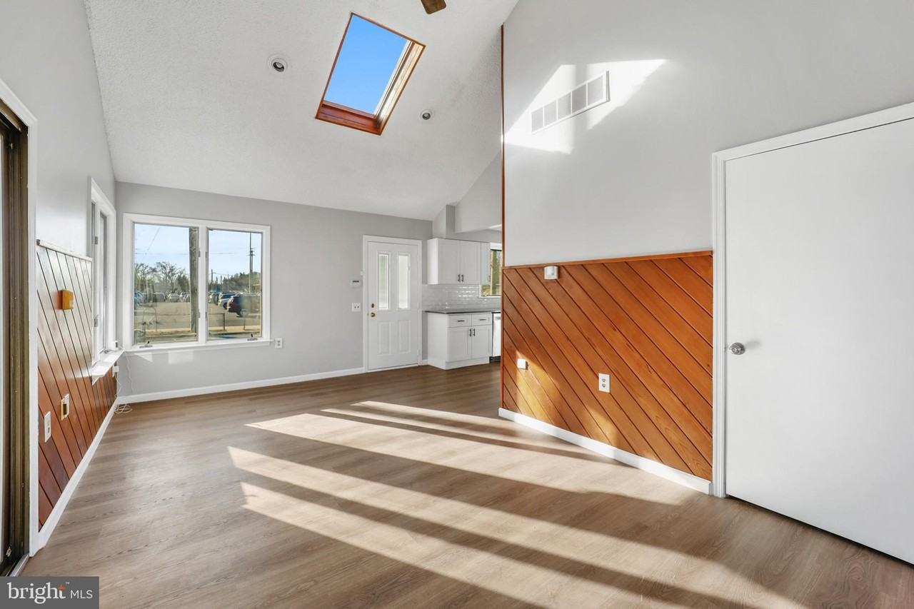 101 Railroad Blvd - Photo 5 of 24