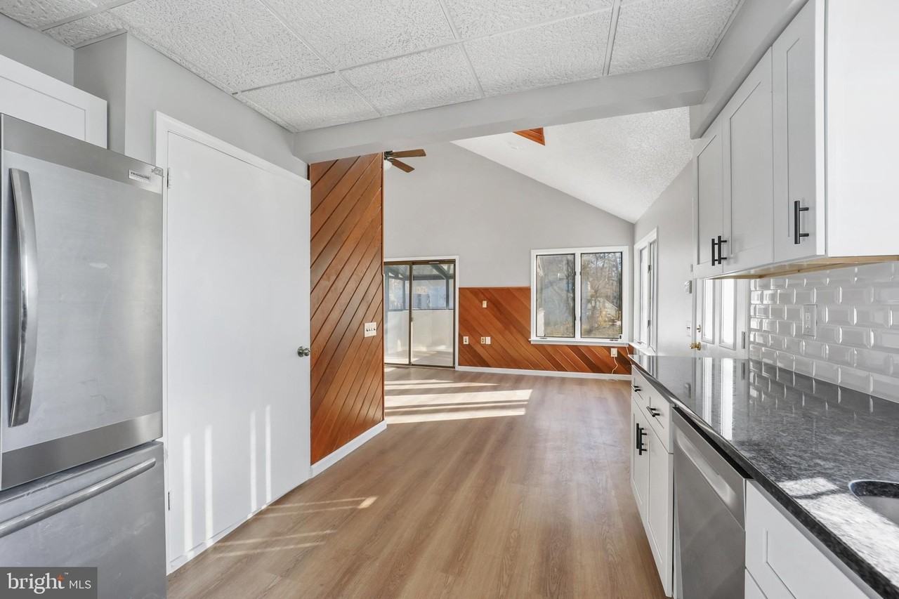 101 Railroad Blvd - Photo 6 of 24