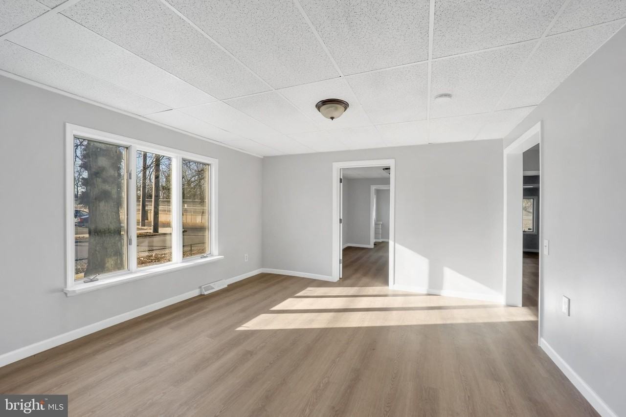 101 Railroad Blvd - Photo 7 of 24