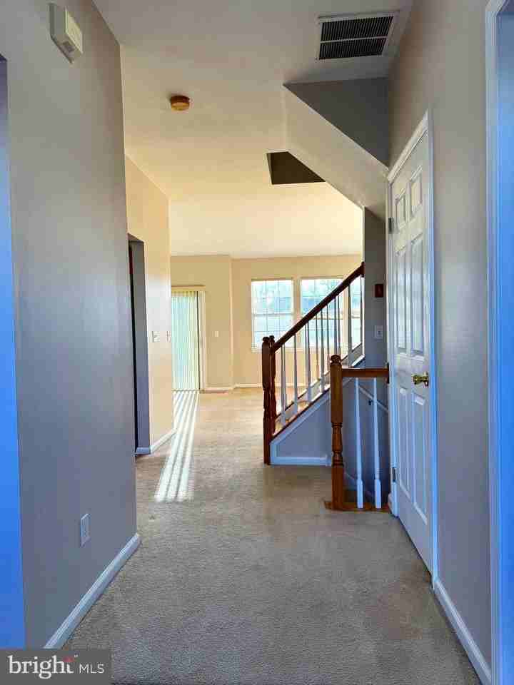 30 Amesbury Ct - Photo 3 of 30