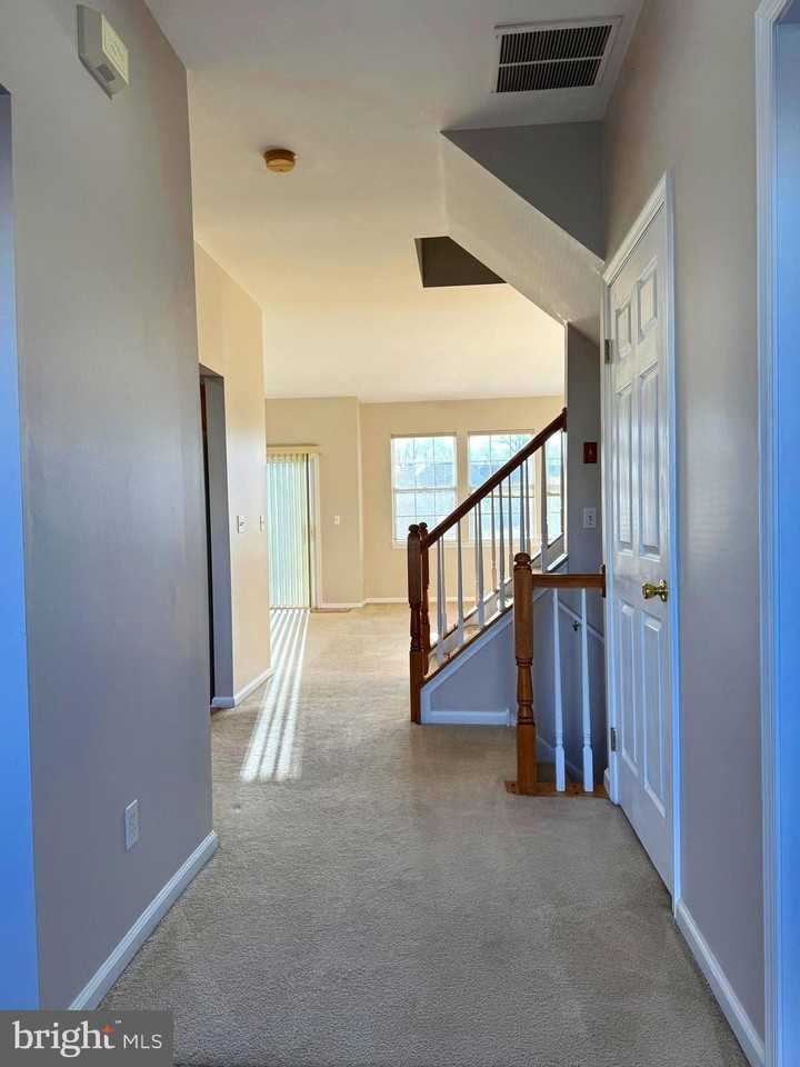 30 Amesbury Ct - Photo 4 of 30