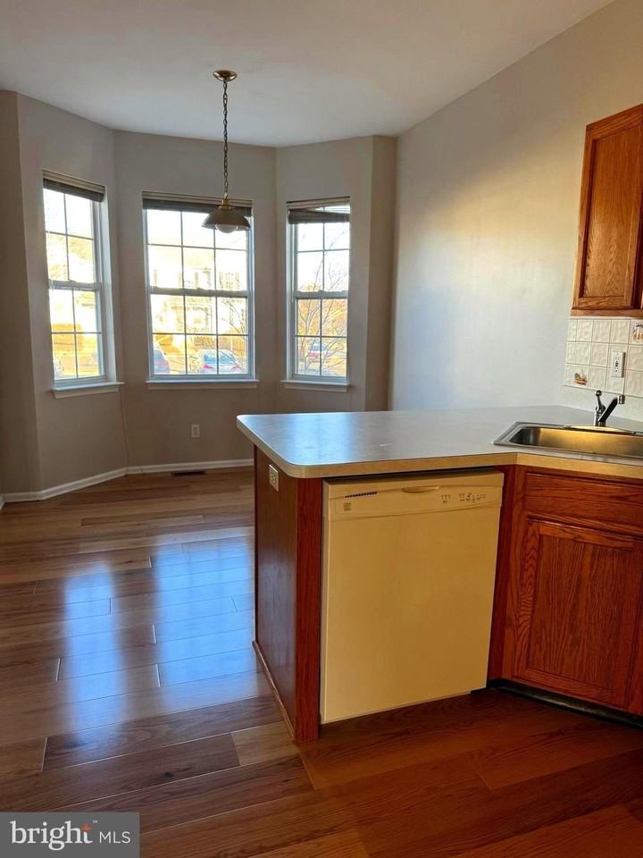 30 Amesbury Ct - Photo 5 of 30
