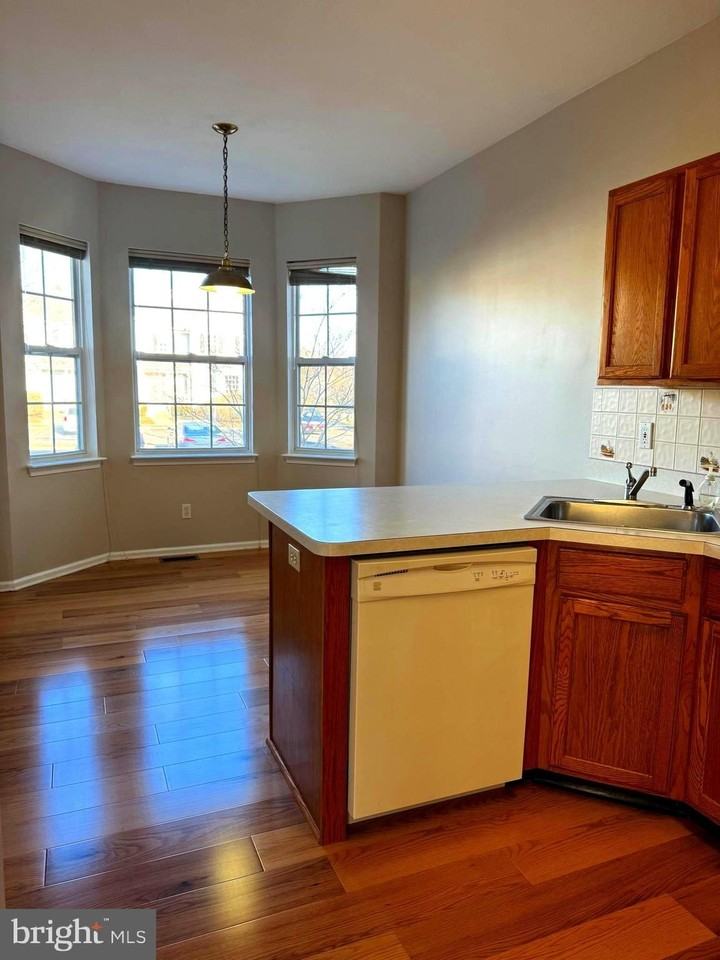 30 Amesbury Ct - Photo 6 of 30