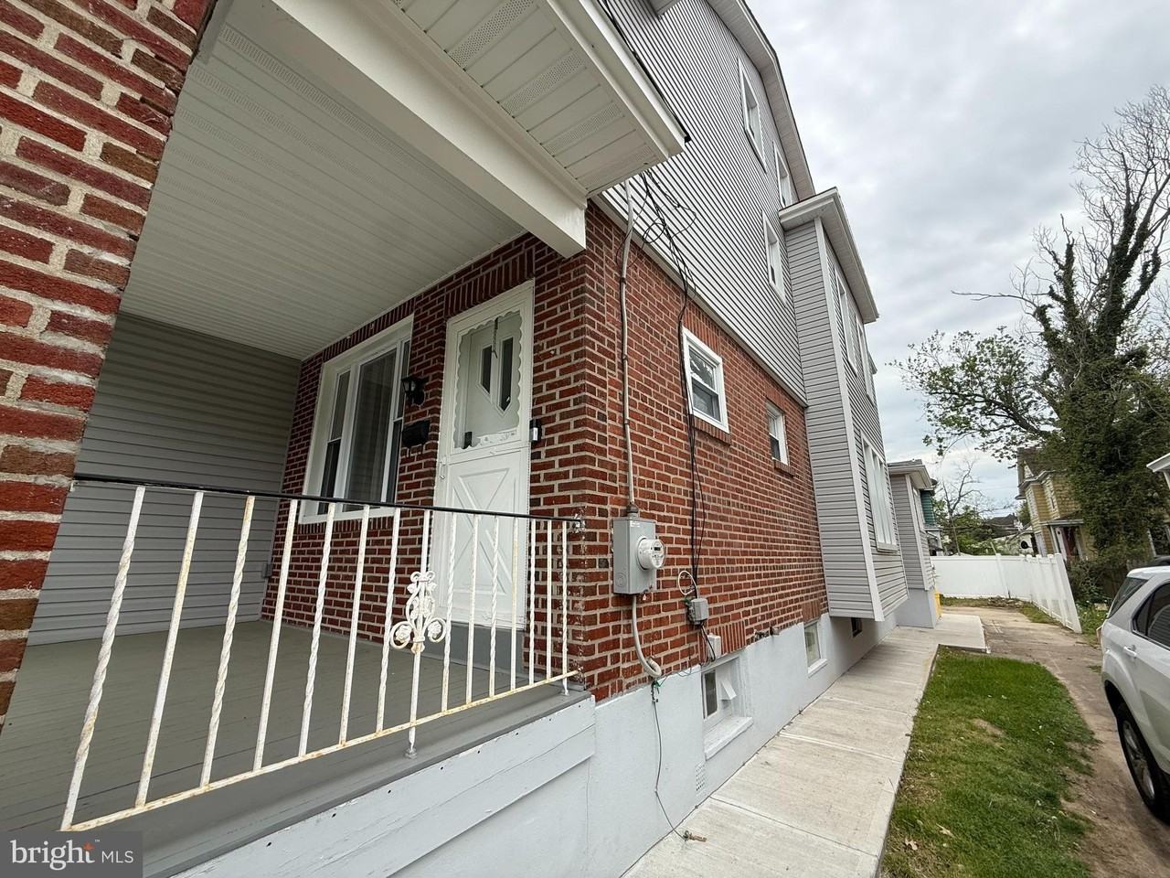 129 Clearfield Ave - Photo 4 of 32
