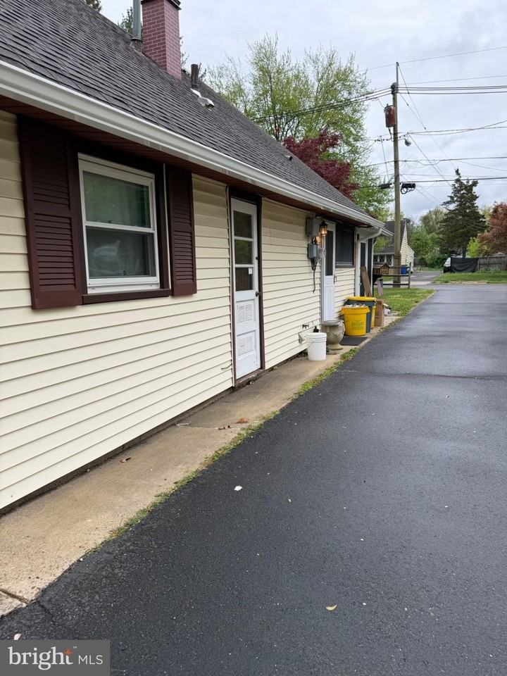 1062 Terrace Blvd - Photo 2 of 19