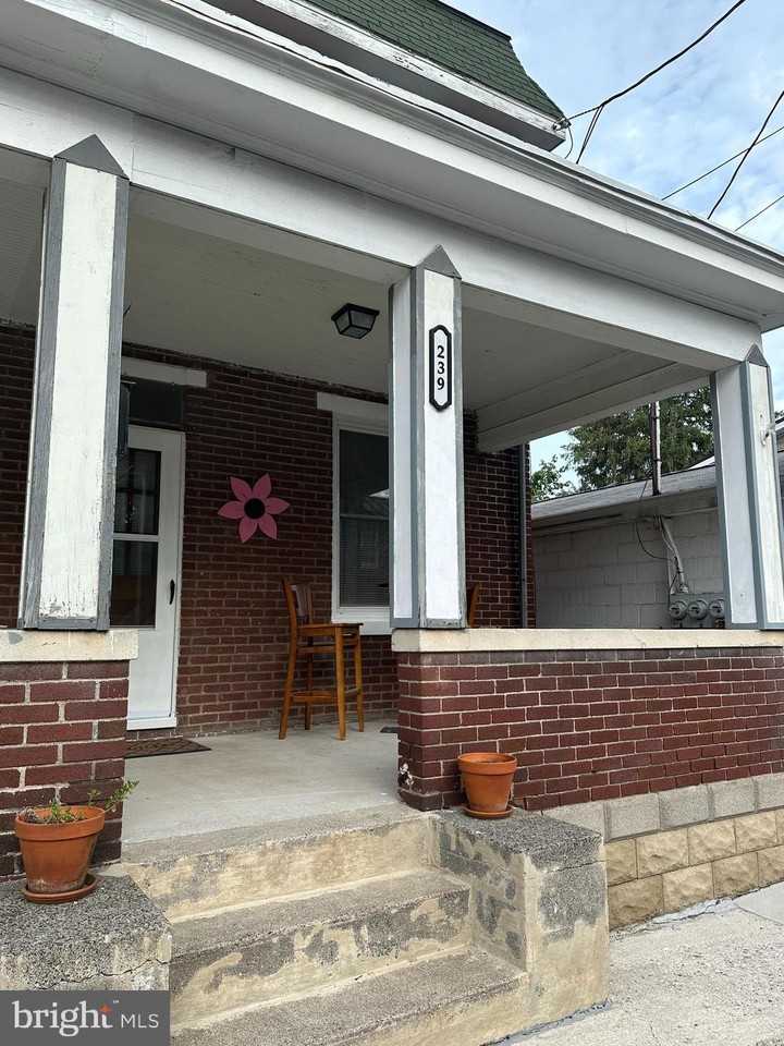 239 N Stratton St - Photo 2 of 29