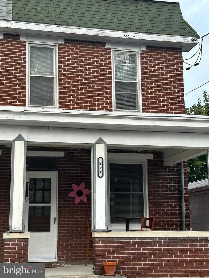 239 N Stratton St - Photo 3 of 29