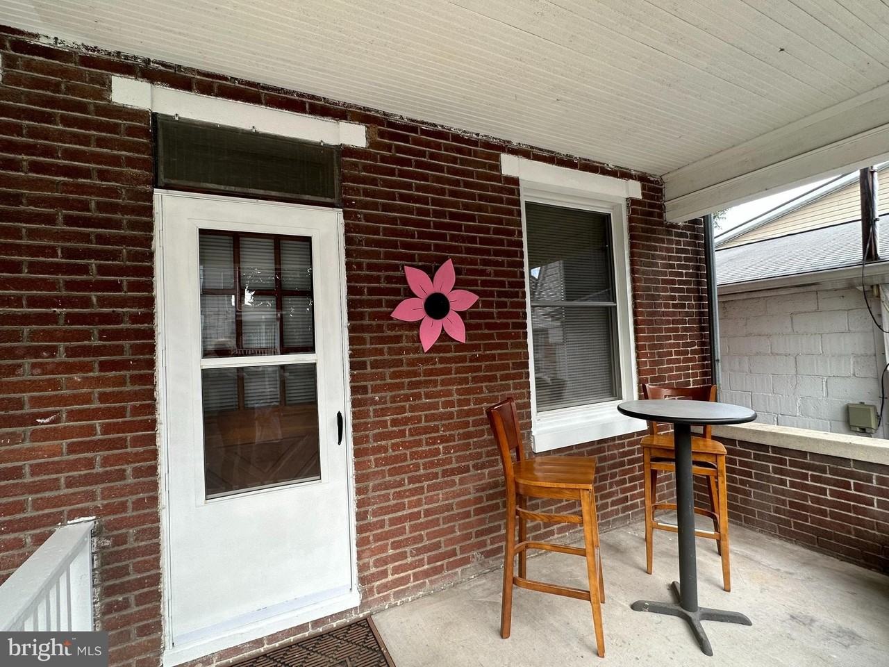 239 N Stratton St - Photo 4 of 29