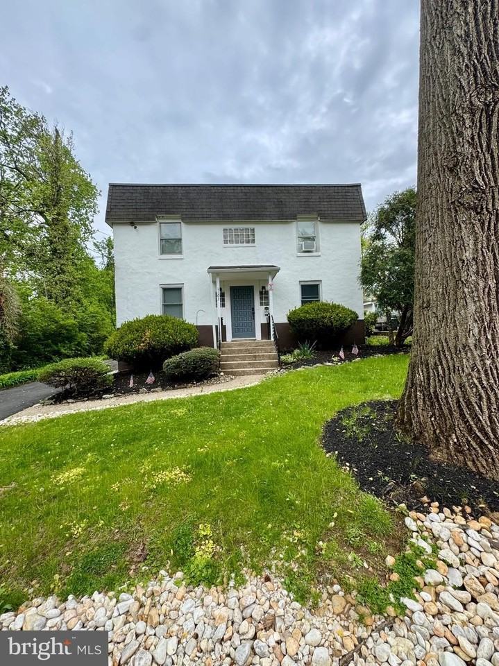 1103 Colonial Ave #3 - Photo 2 of 10