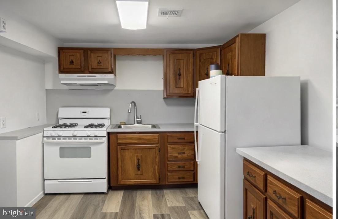 1103 Colonial Ave #3 - Photo 3 of 10