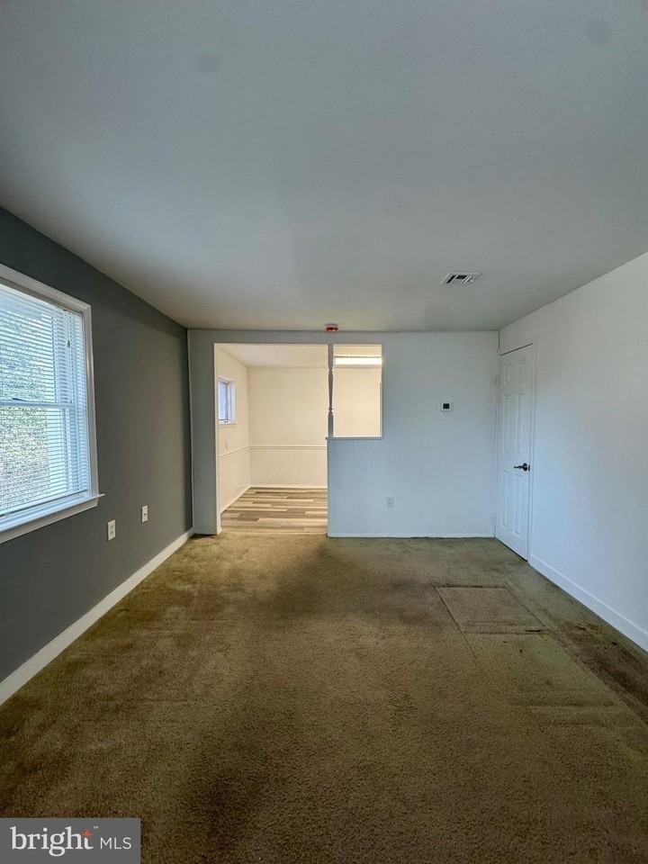 1103 Colonial Ave #3 - Photo 4 of 10