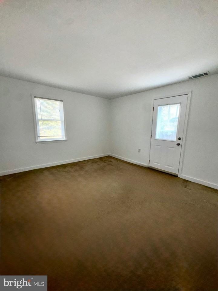 1103 Colonial Ave #3 - Photo 5 of 10