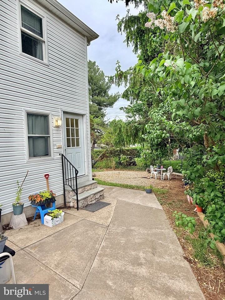 735 Fisher Ave - Photo 2 of 16