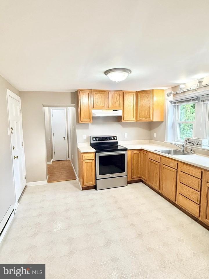 735 Fisher Ave - Photo 6 of 16