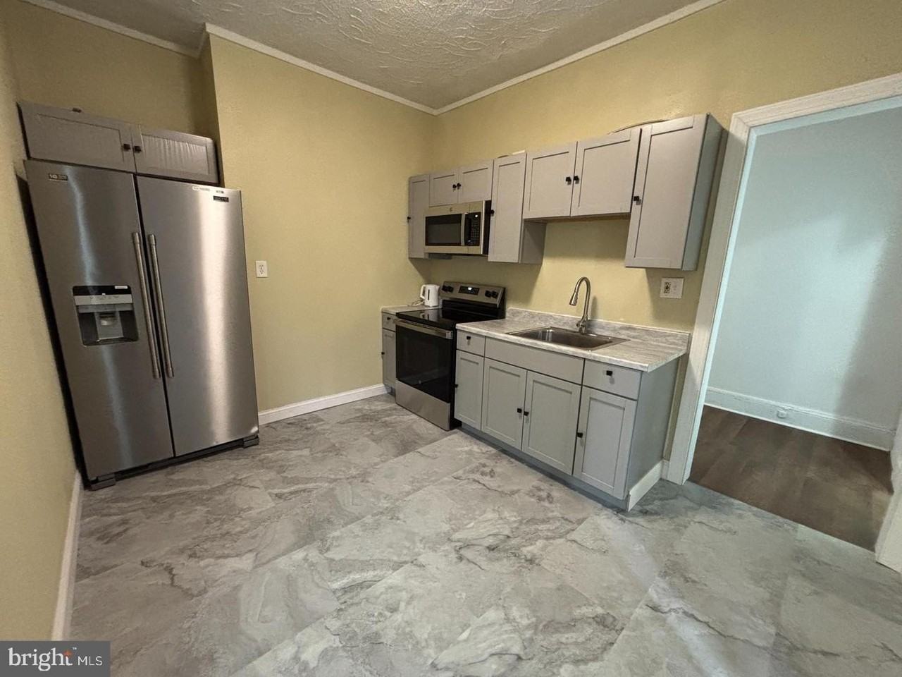 130 E 4th St #2 - Photo 2 of 16