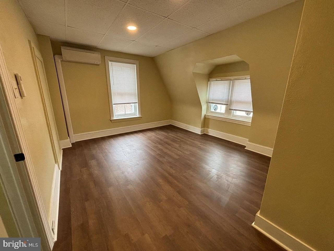 130 E 4th St #2 - Photo 5 of 16
