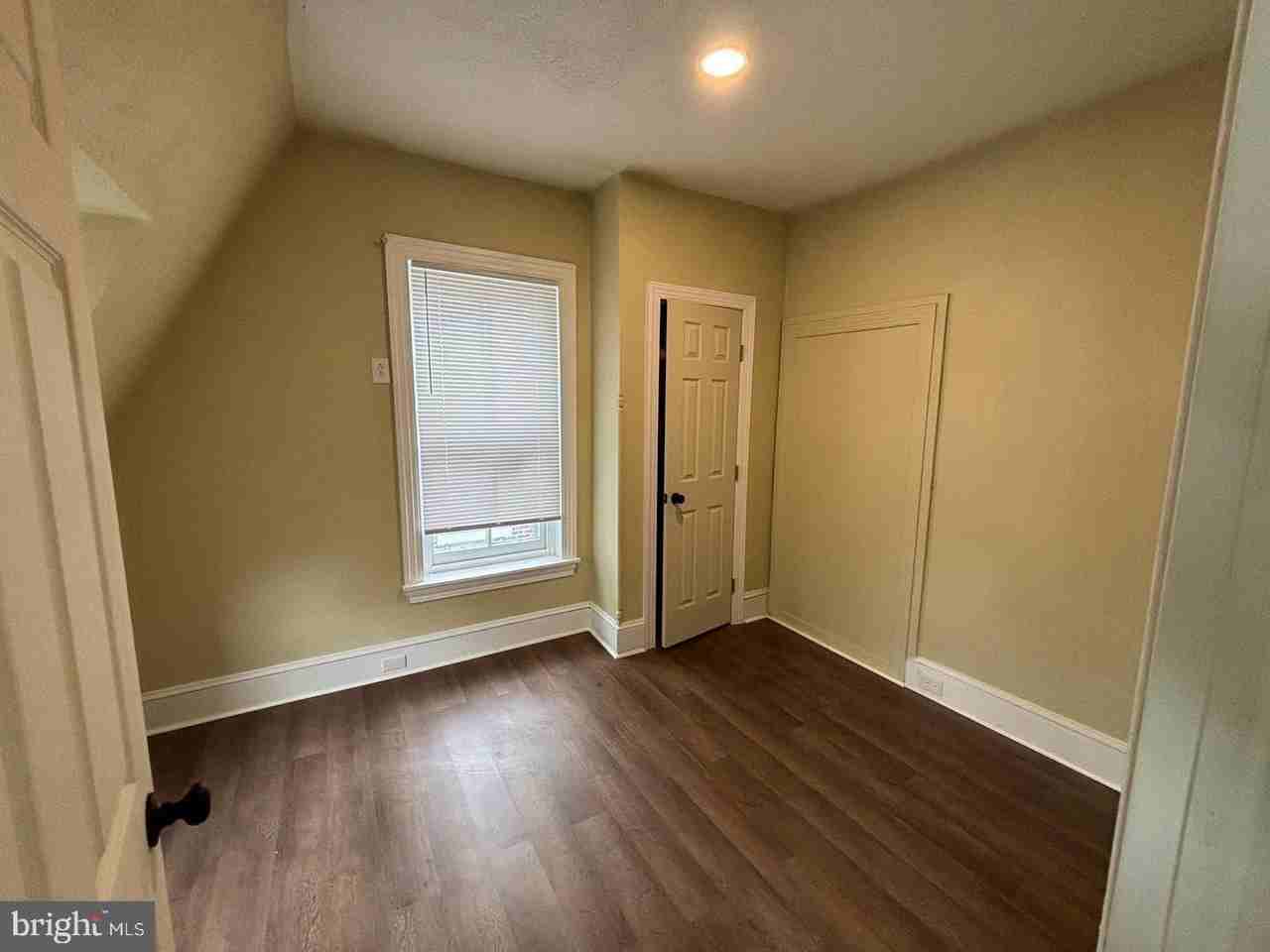 130 E 4th St #2 - Photo 6 of 16