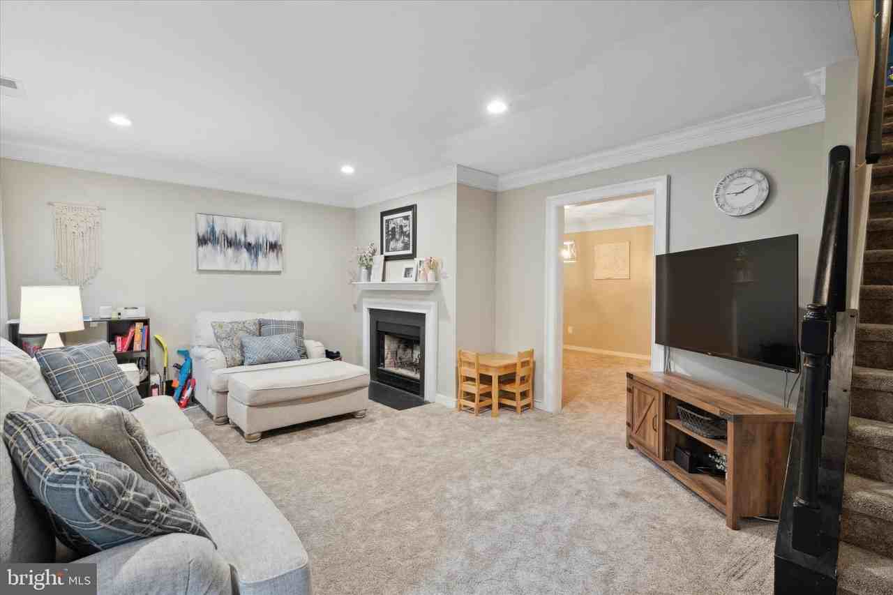 109 Hawthorne Ct - Photo 4 of 20