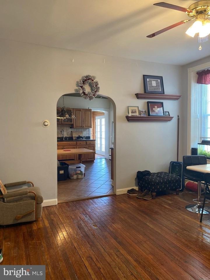 450 Seville St - Photo 4 of 24